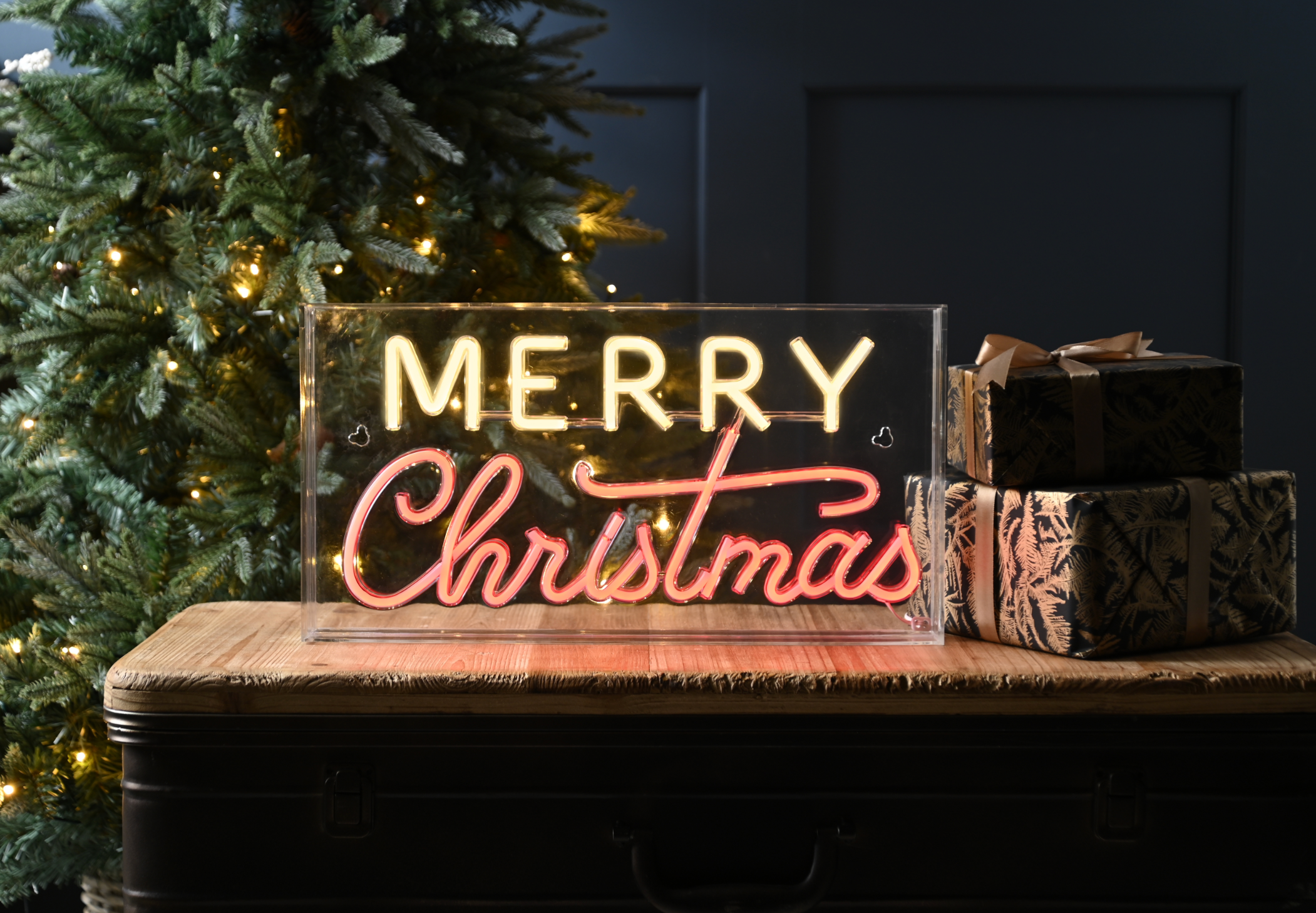 43cm x 23cm neon flex MERRY CHRISTMAS sign - 220 static red and warm white led - lead length 3m - clear cable - transformer rating ip20/5v/5va - indoor only